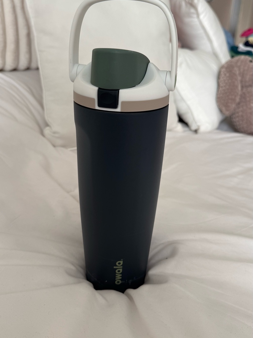 ⋆ owala free sip green and navy waterbottle
